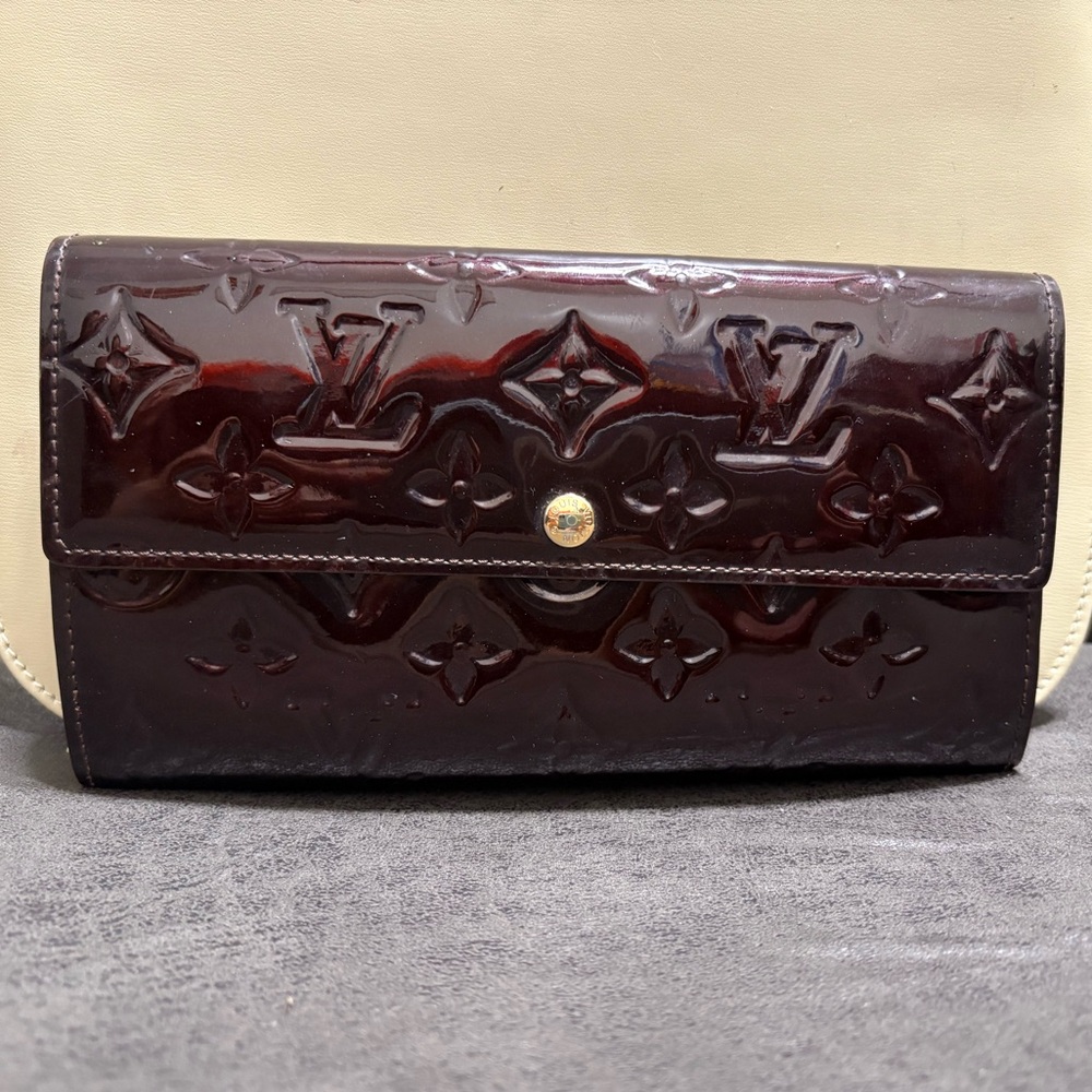 LV Vernis Patent Leather Amarante Sarah Wallet